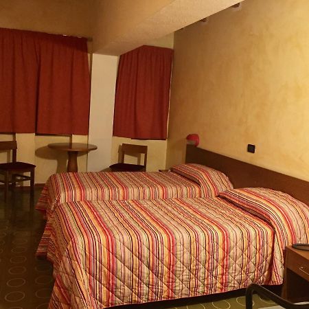 Hotel Sarre Exterior foto