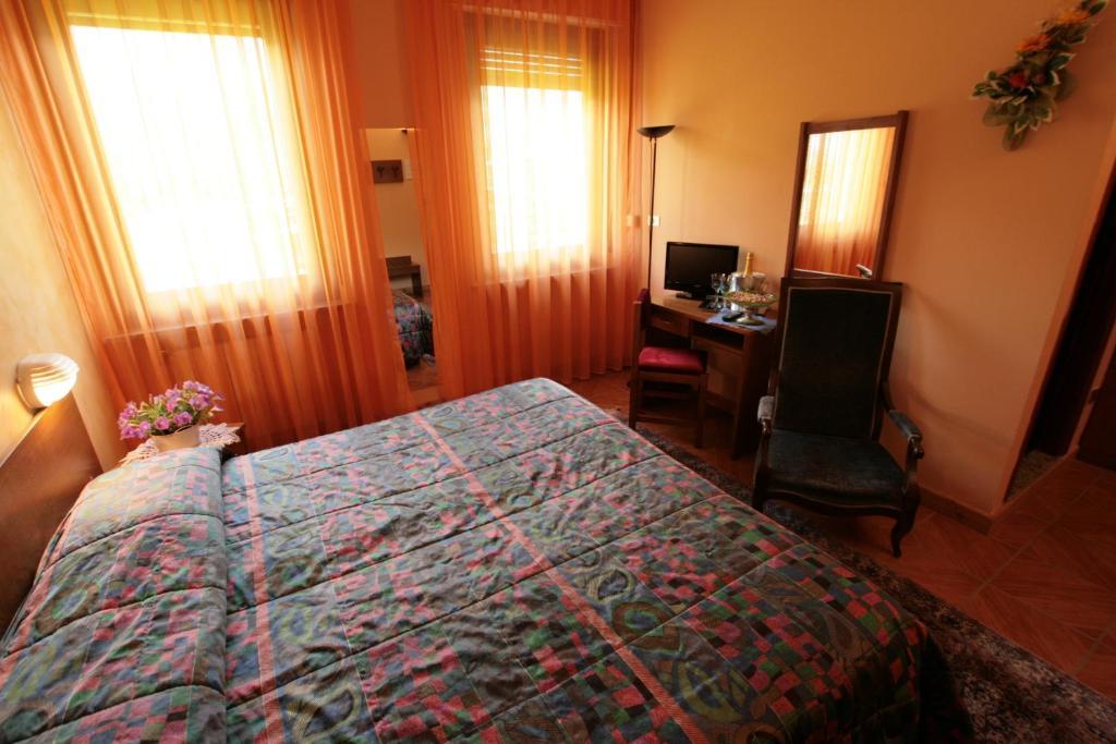 Hotel Sarre Exterior foto
