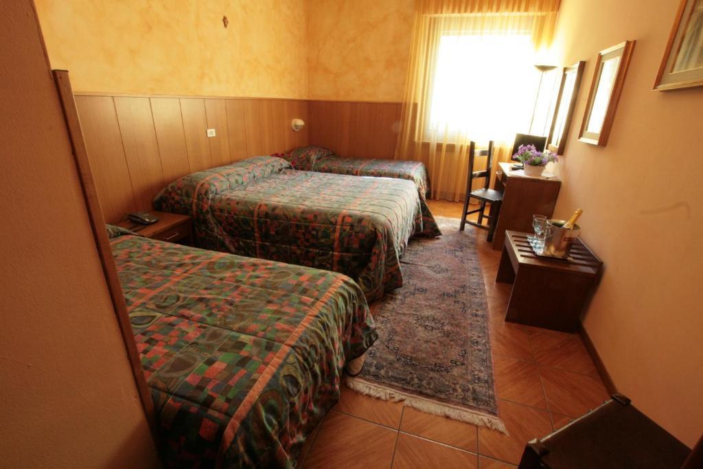Hotel Sarre Habitación foto