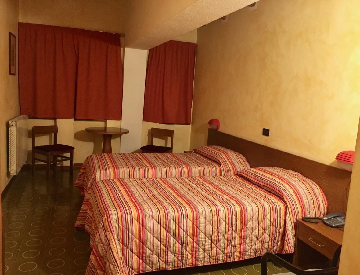 Hotel Sarre Exterior foto