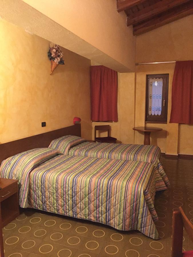 Hotel Sarre Exterior foto